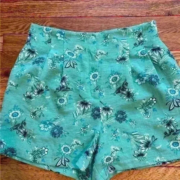 Ann Taylor Tailored High Waist Floral Print Pleated Dress Shorts Size 8 Green - Picture 2 of 11